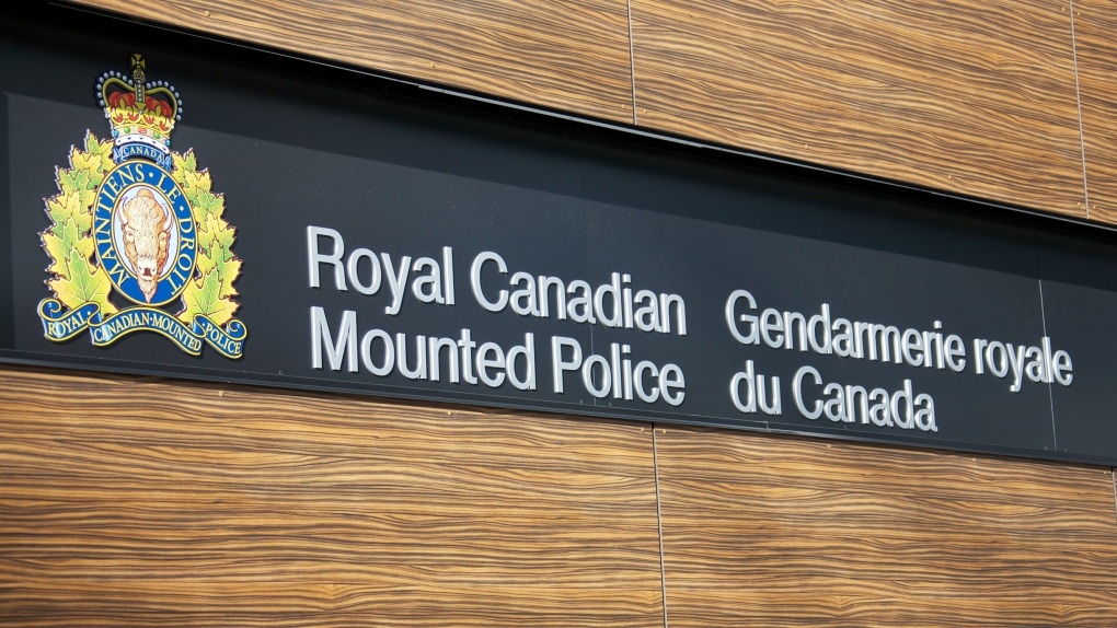 A sign for the Royal Canadian Mounted Police in English and French along with the crest of the RCMP. (Shutterstock)