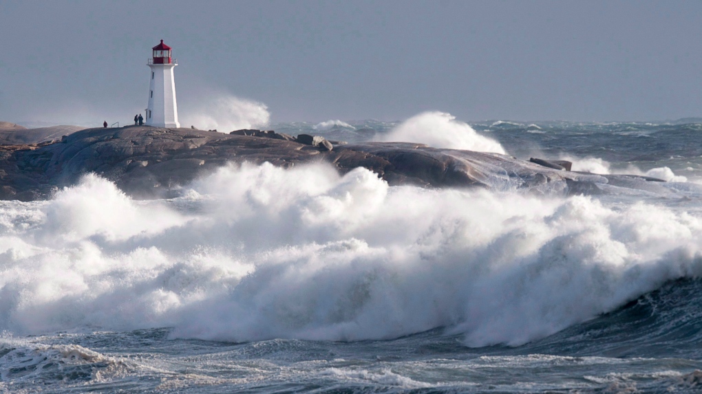 Waves pound the shore at Peggy's Cove, N.S. on Friday, Jan. 5, 2018.  (THE CANADIAN PRESS/Andrew Vaughan)