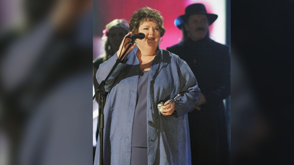 Rita MacNeil speaks after receiving a lifetime achievement award at the East Coast Music Awards Sunday Feb. 20, 2005 in Sydney N.S. (CP PHOTO/Jacques Boissinot) 