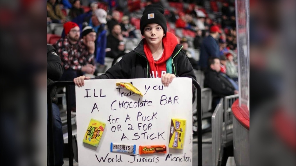 Carter Buck made this clever sign to get several mementos during the 2023 World Junior Hockey Championship games in Moncton, N.B. (International Ice Hockey Federation)