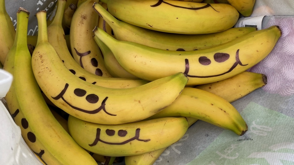 Smiley face bananas
